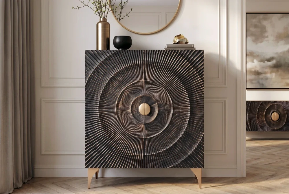 Vysoká komoda zlaté SUNSET 120 cm 3D z mangového dřeva černo-zlaté provedení