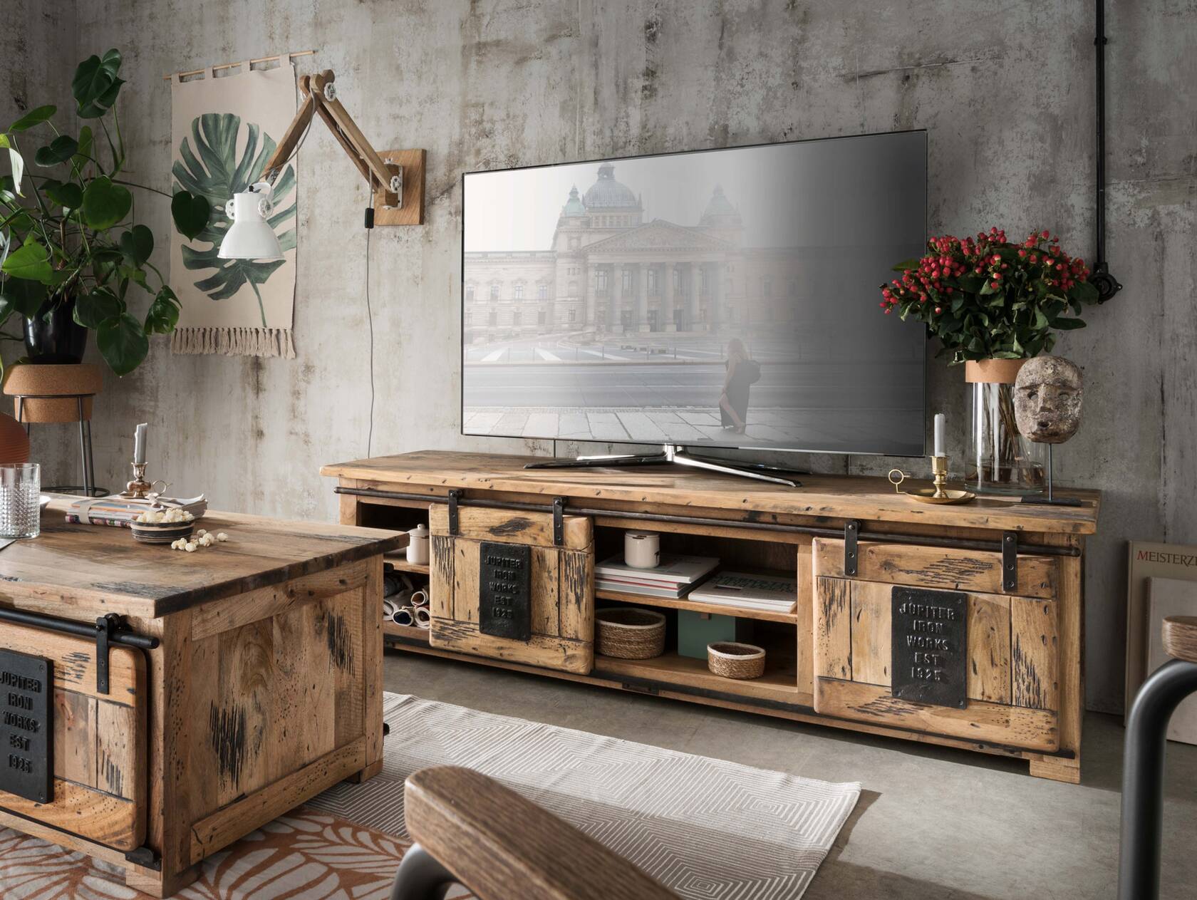 TV stolek masiv Jupiter mangové dřevo