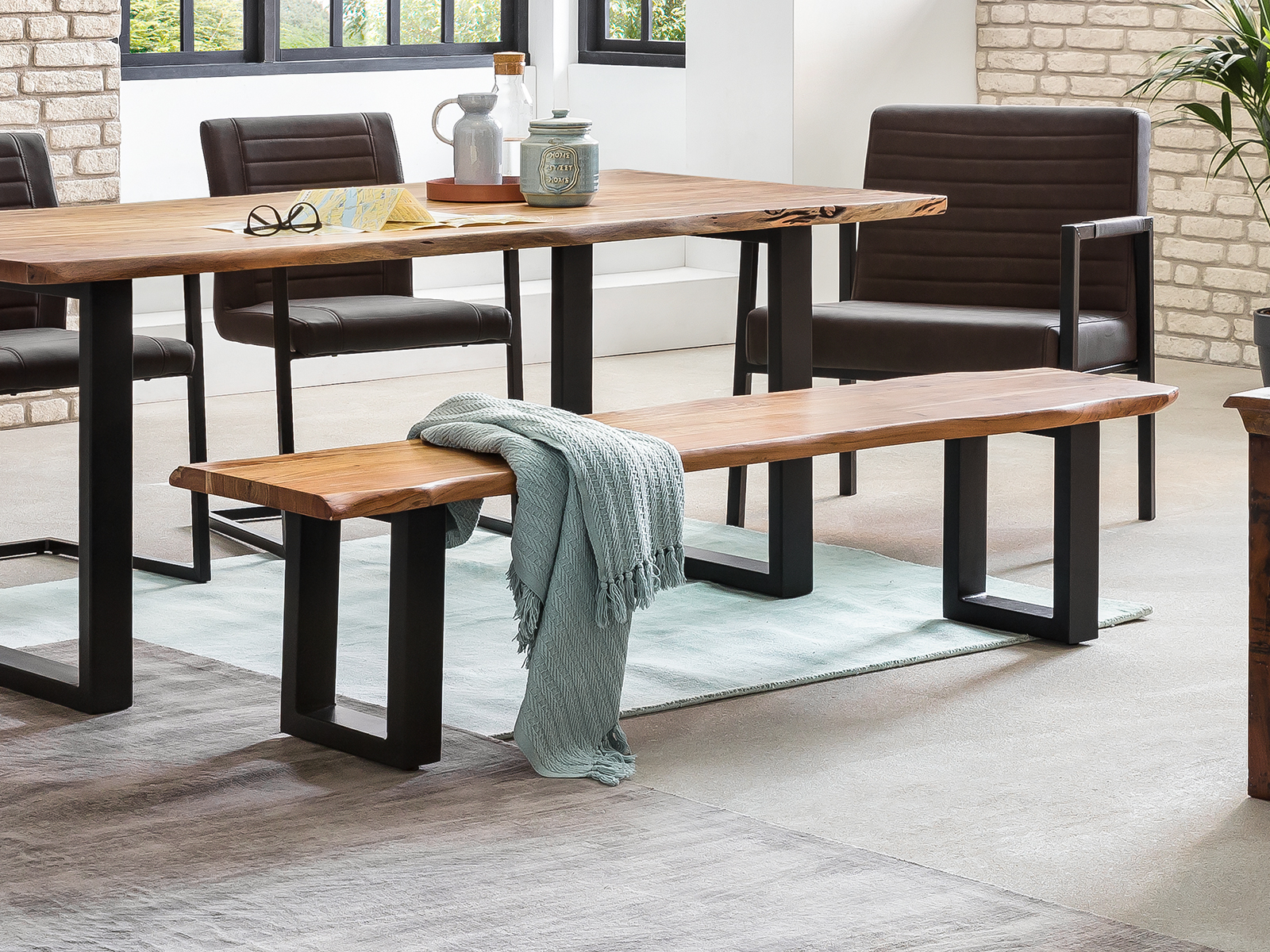 Lavice z masivu 190x40 Frankfurt černé nohy akácie