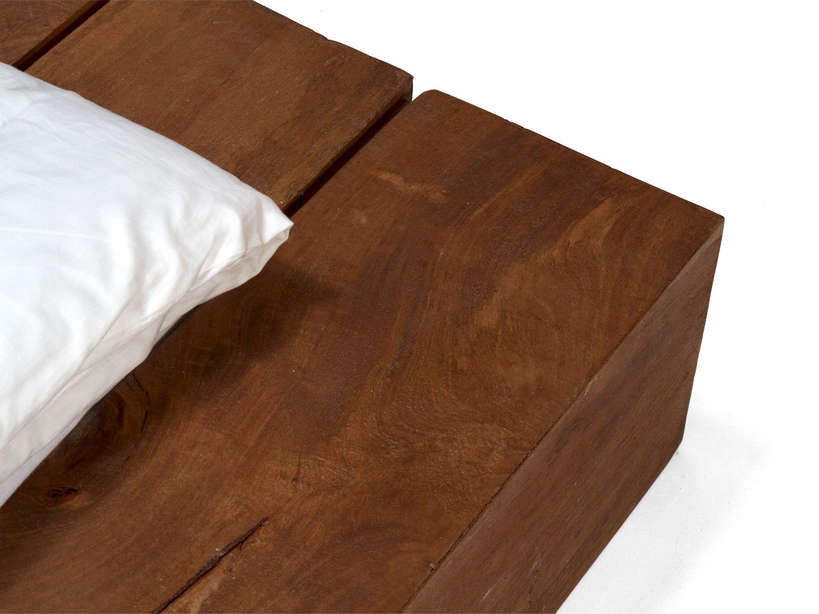 Futonová masivní postel z trámu 180x200 Woodlive